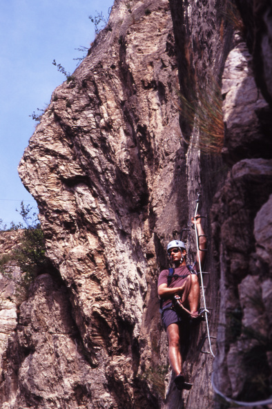 gal/alps2006/dan_hanging_out.jpg