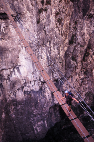 gal/alps2006/dan_narrow_bridge.jpg