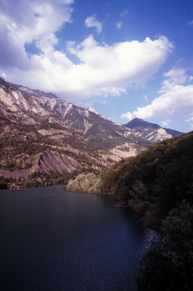 gal/alps2006/lake_at_bridge.jpg