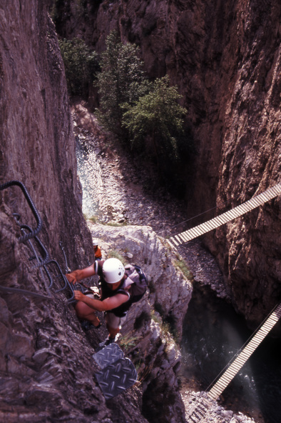 gal/alps2006/sam_climbing_rungs.jpg