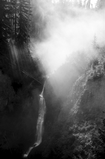 gal/bw103/sun_ray_waterfall.jpg