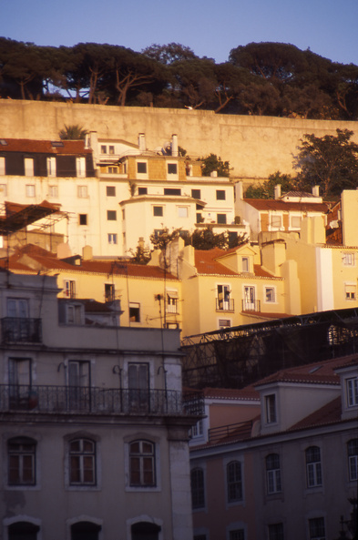 gal/portugal/afternoon_light_lisbon_hill.jpg