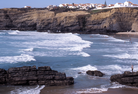 gal/portugal/fishermen_beach.jpg