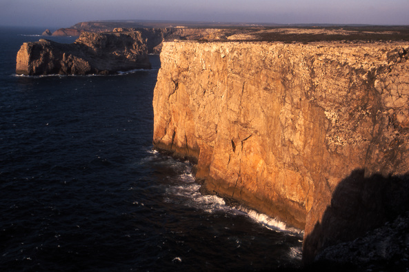 gal/portugal/rock_cliffs_from_lighthouse.jpg
