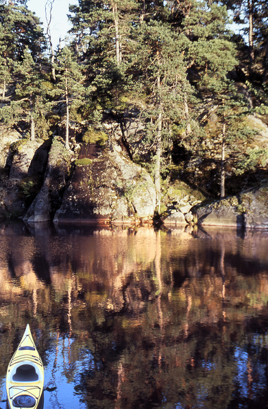 gal/sweden_land_sea/sea_kayak_quiet_baltic_bay.jpg