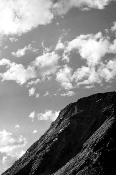 gal/b3_bw/another_mountain_clouds_bw.jpg