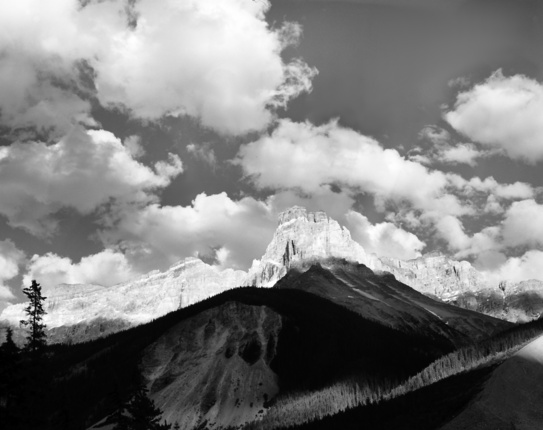 gal/b3_bw/late_afternoon_sun_peak_bw.jpg