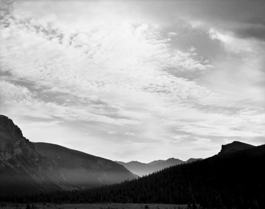 gal/b3_bw/low_haze_mountain_ridges_bw.jpg