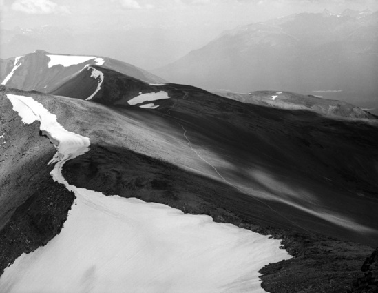 gal/b3_bw/top_of_ridge_haze_bw.jpg