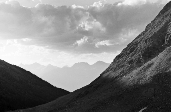 gal/b3_bw/valley_sun_hitting_slope_bw.jpg