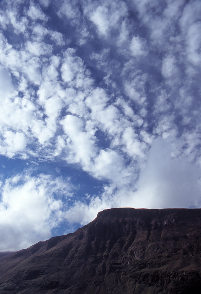 gal/keb_lofoten/blue_sky_clouds_mountain.jpg
