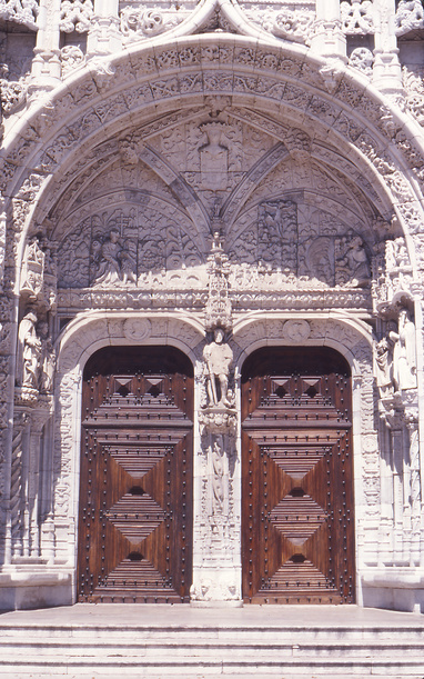 gal/portugal/fancy_doors.jpg