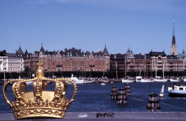 gal/sweden_land_sea/gold_crown_bridge.jpg